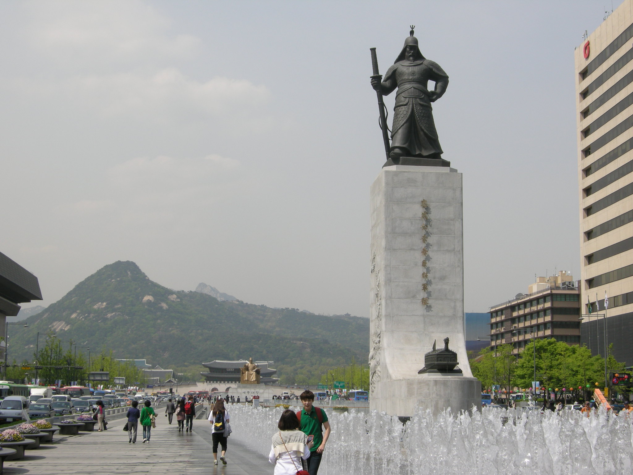 Yi-Sun-Sin-Statue-9.jpg