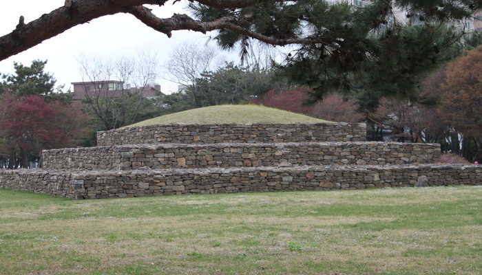 Seokchon-dong Early Baekje Stone Tombs