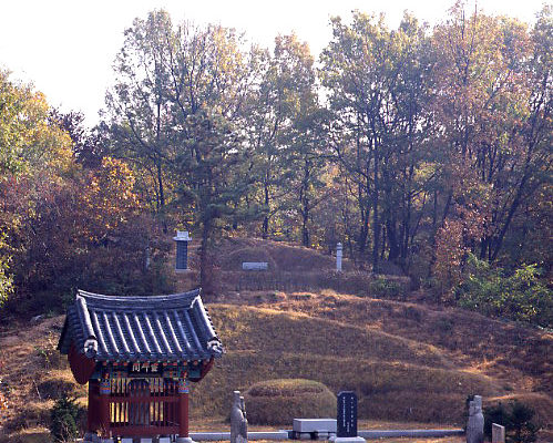 Lee Yuntak Monument Hangul