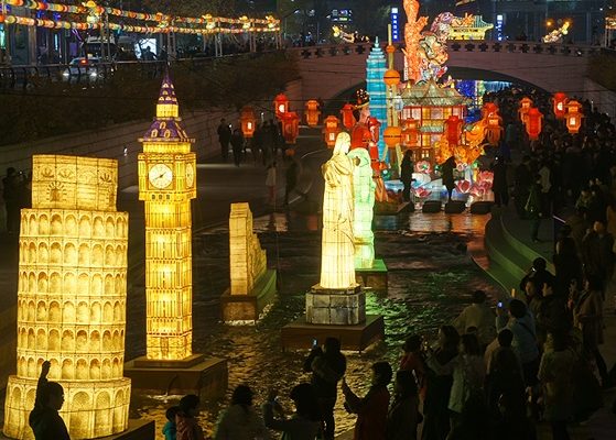 Seoul Lantern Festival at Cheonggyecheon stream