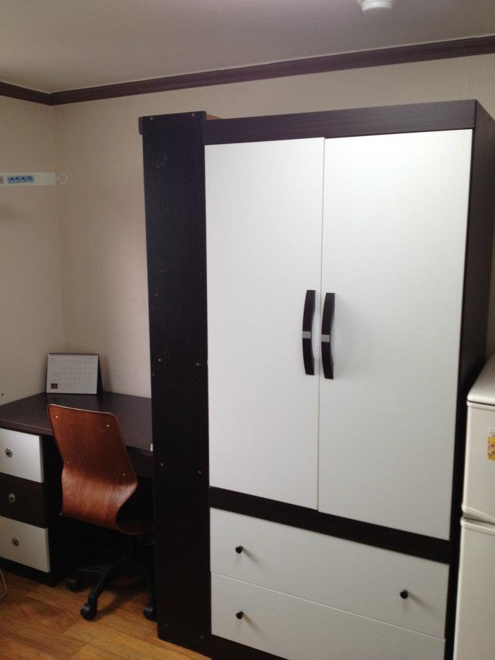 Suyu apartment for Rent desk and closet